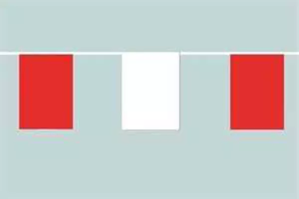 Flaggenkette Rot Weiß im Wechsel