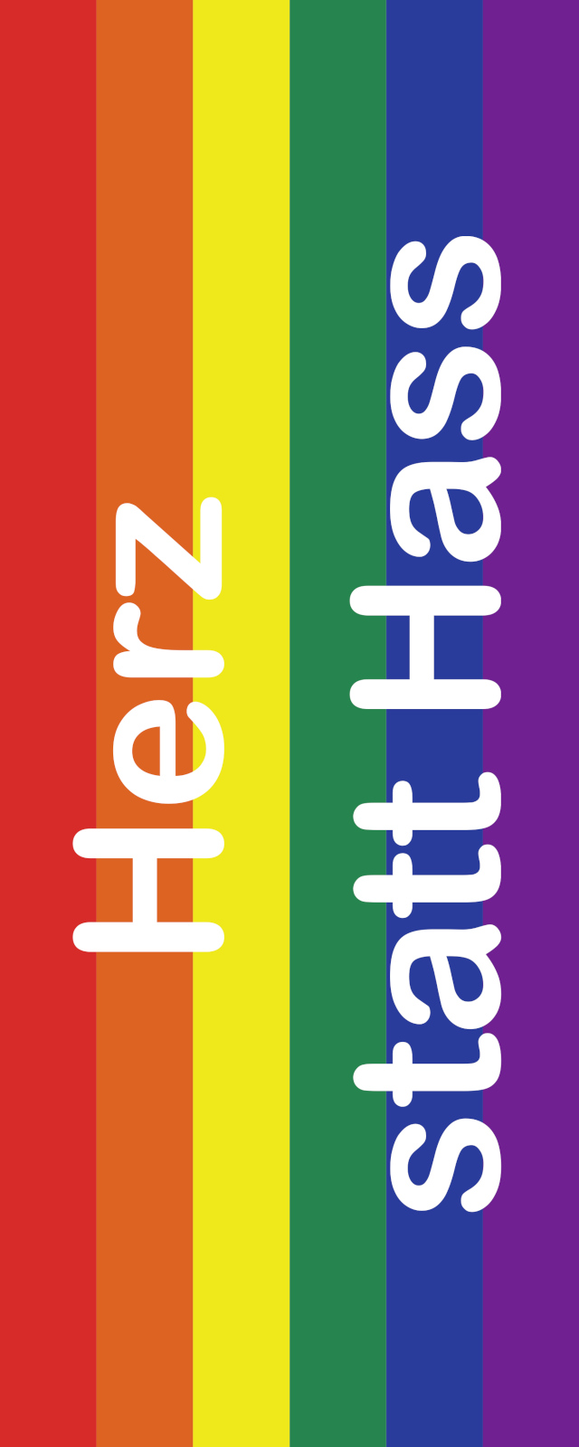 Bunte Regenbogenflagge mit dem Text 'Herz statt Hass' in weißer Schrift, symbolisiert Liebe, Vielfalt und friedliche Koexistenz.