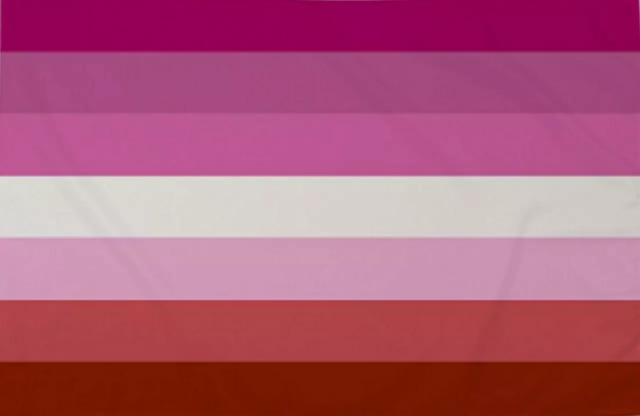 Die Lesben Pride Flagge ist ein Symbol des Stolzes auf die Liebe. In den Farben der Lesben Pride Flagge präsentiert sie die Vielfalt und Einzigartigkeit lesbischer Identitäten. Diese Flagge steht für Sichtbarkeit, Akzeptanz und die Rechte von lesbischen M