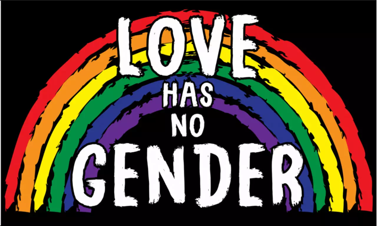 Die 'Love Has No Gender' Regenbogenflagge, präsentiert vor einem schwarzen Hintergrund, symbolisiert die universelle und grenzenlose Natur der Liebe. Der prägnante Text 'LOVE HAS NO GENDER' in weißen Großbuchstaben steht im Zentrum der Flagge, deutlich he