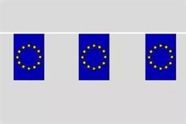 Flaggenkette Europa