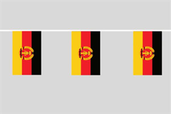 Flaggenkette DDR