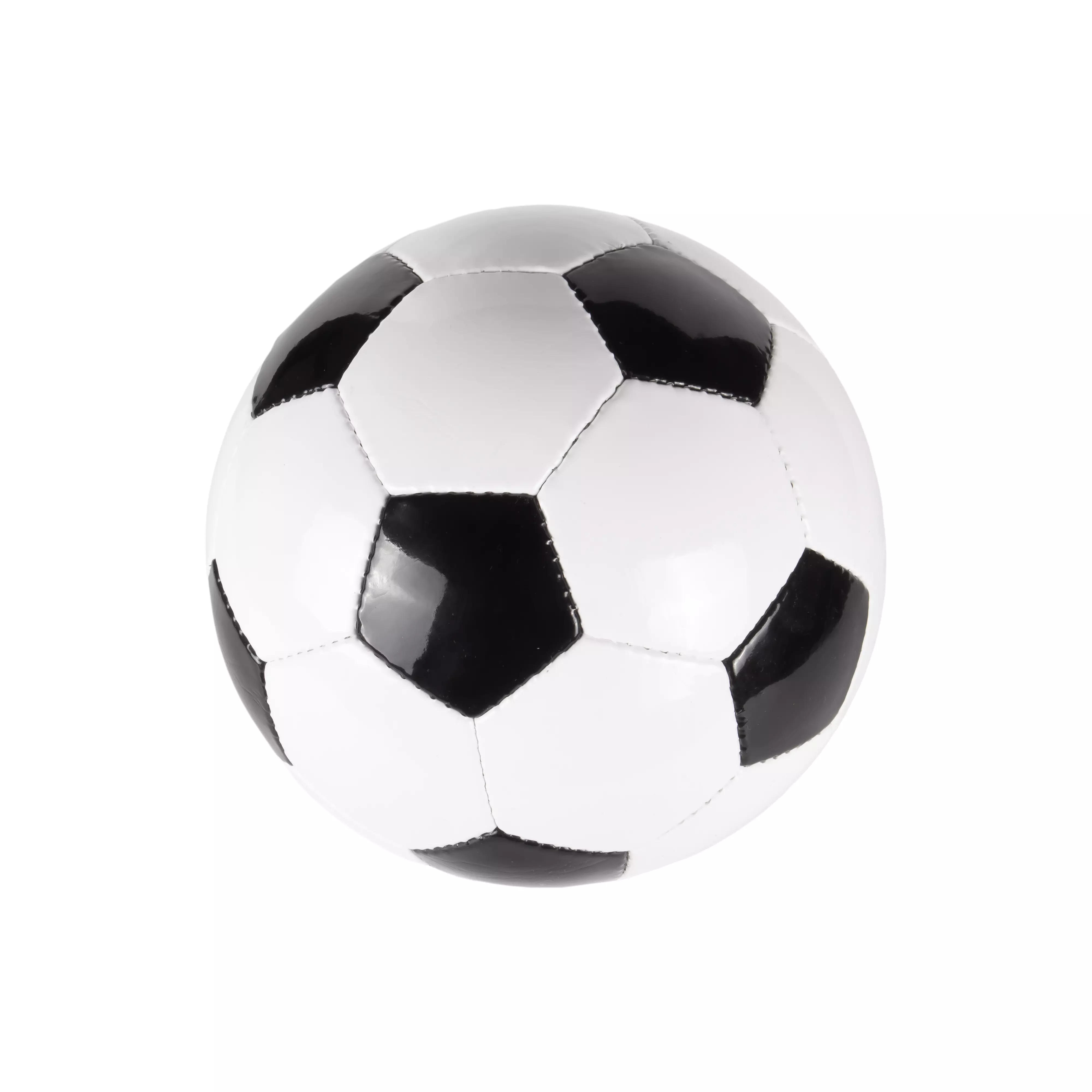 Ein klassischer Fußball zentral platziert auf einem reinweißen Hintergrund, einfaches und klares Design, ideal für Fußballfans und Sportbegeisterte bei flaggenmeer